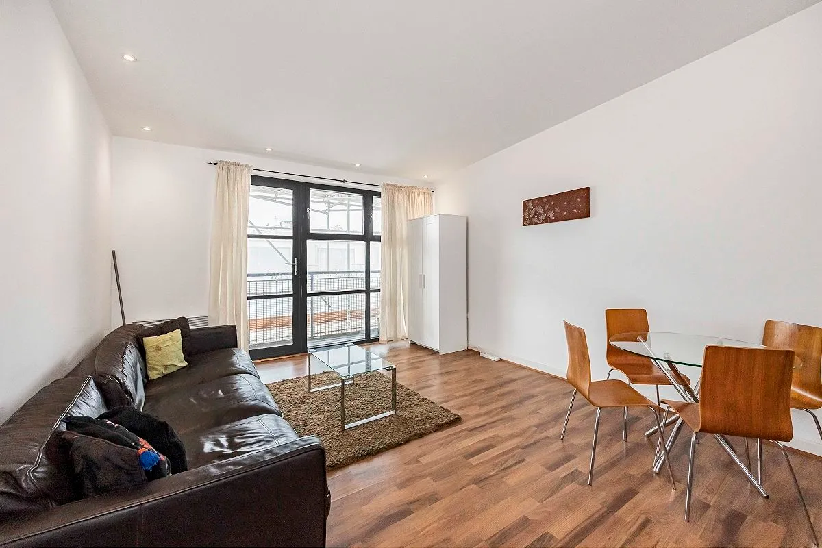 2 bed flat to rent, Copenhagen Place, London, E14