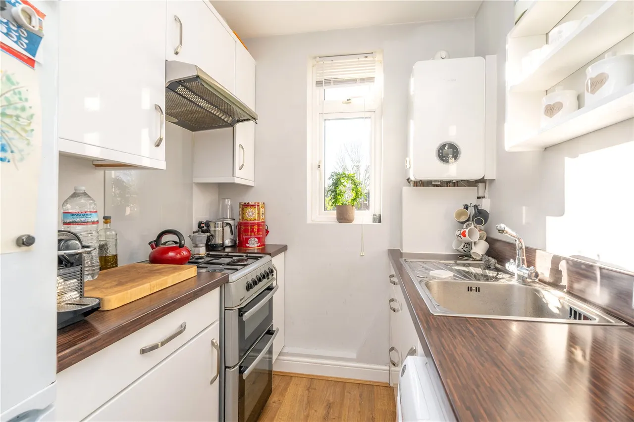 Warfield Road, Hampton, TW12 2AY, photo 4