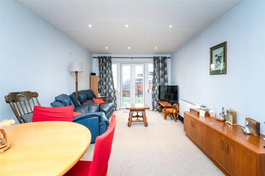 Walker Place, Hamble, SO31, photo 2