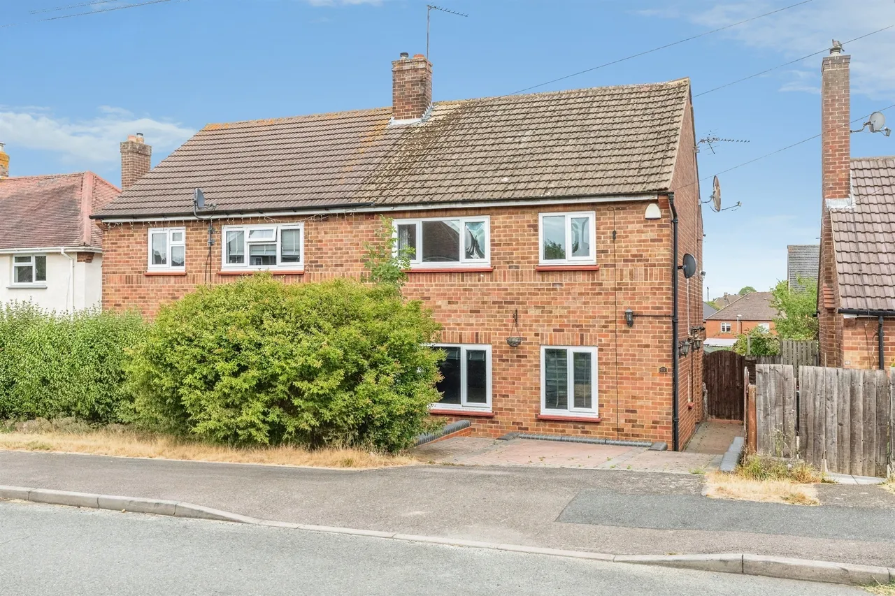 3 bed house for sale — Valley Road, Wellingborough