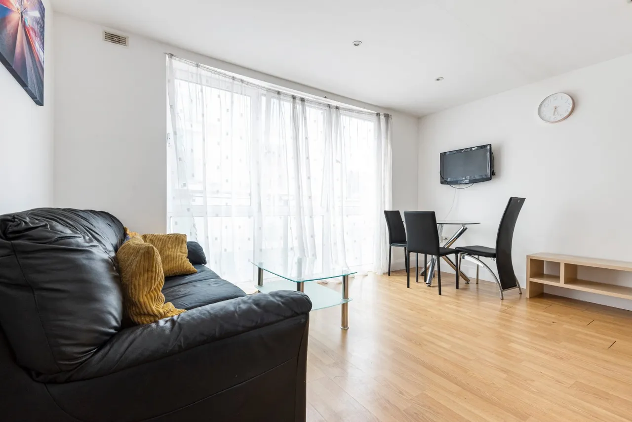 Cowleaze Road, Kingston Upon Thames, Surrey, KT2, photo 2