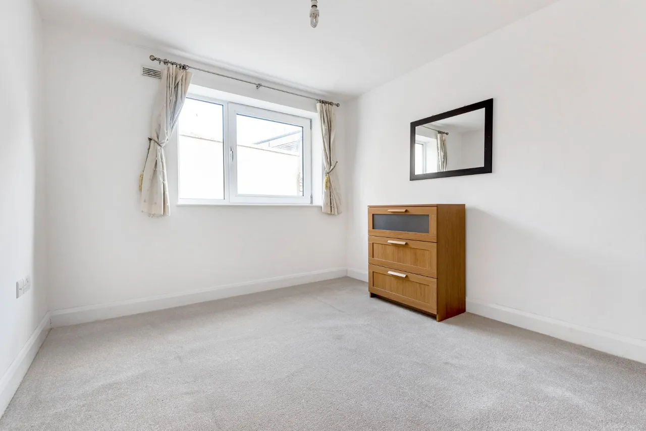 Cowleaze Road, Kingston Upon Thames, Surrey, KT2, photo 4