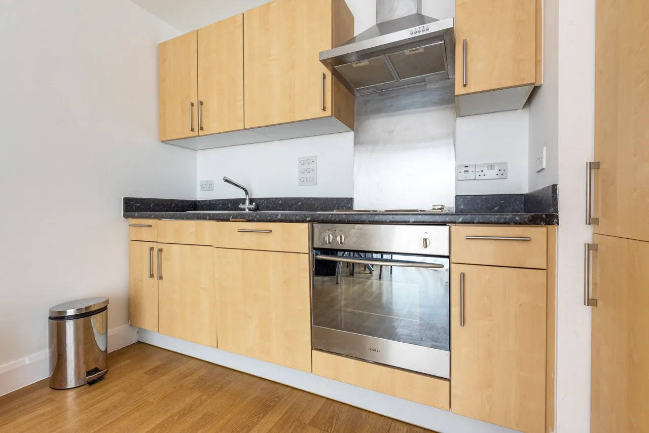 Cowleaze Road, Kingston Upon Thames, Surrey, KT2, photo 3