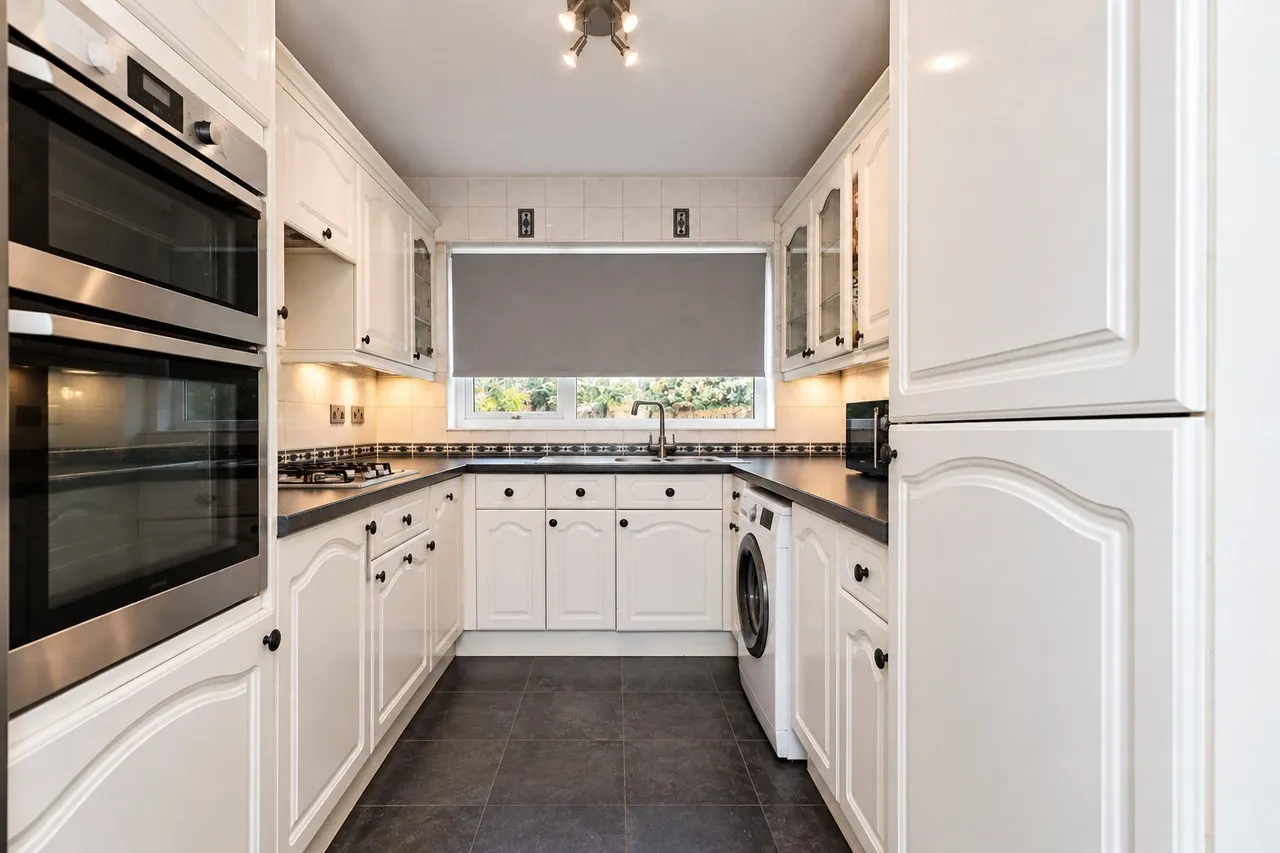 Avebury Close, Higher Croft, BB2, photo 5