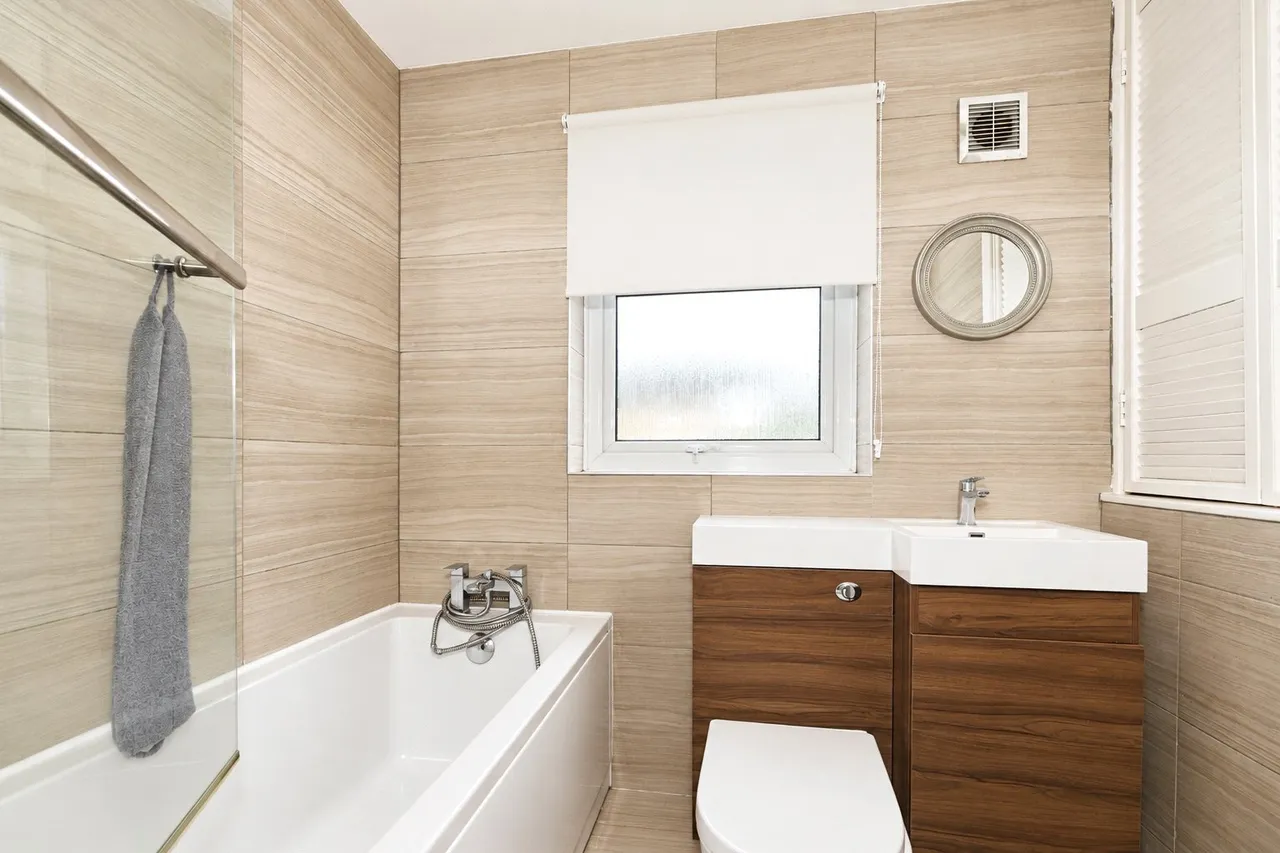 Avebury Close, Higher Croft, BB2, photo 11