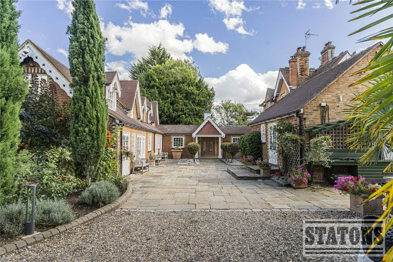 Rush Green, Hertford, Hertfordshire, SG13 7SD, photo 2