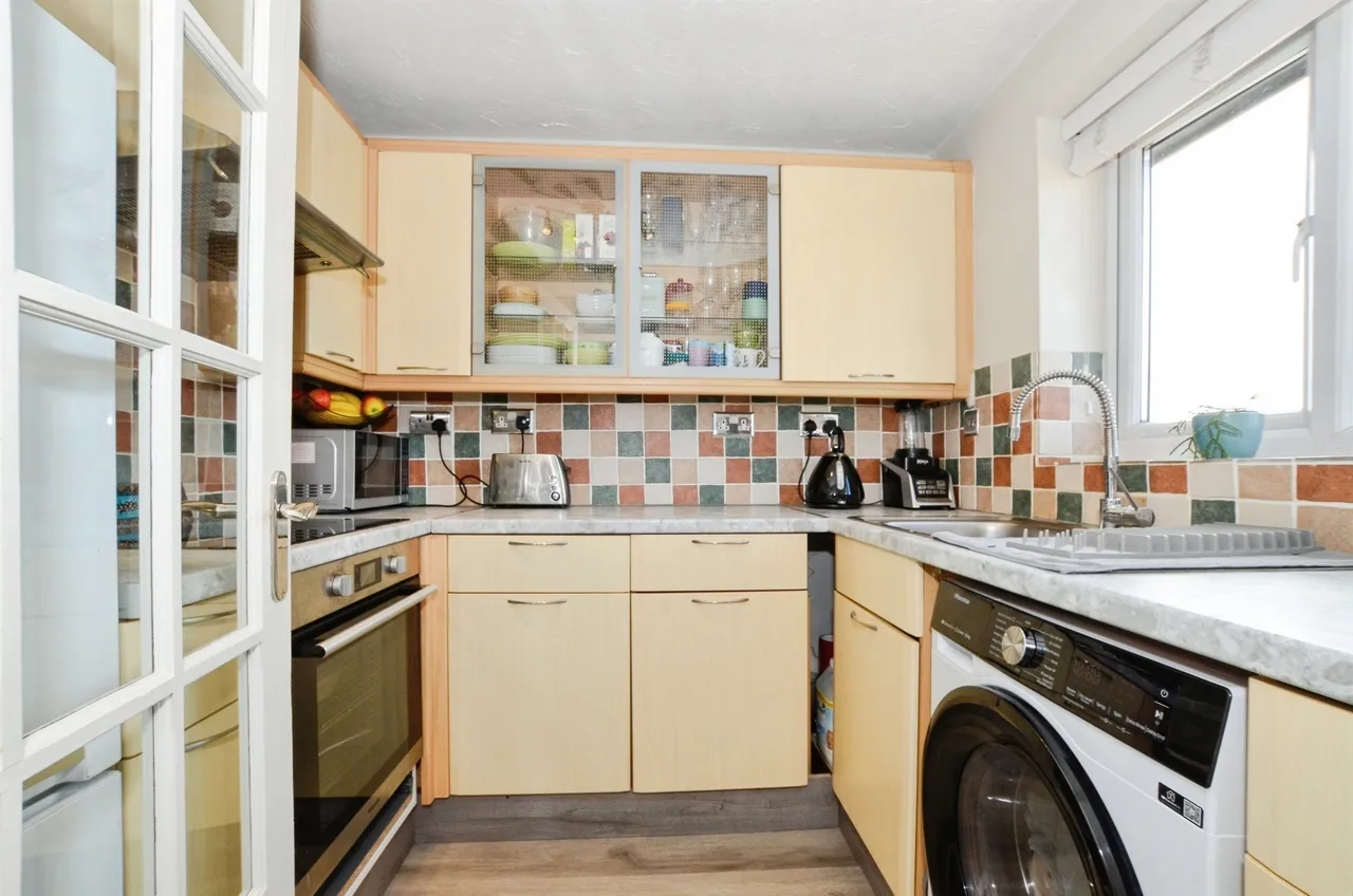 Pioneer Way, Watford, photo 7