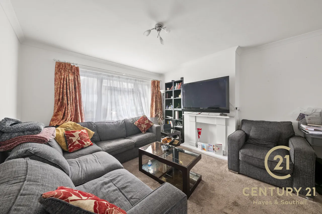 Regent Avenue, UB10, photo 2