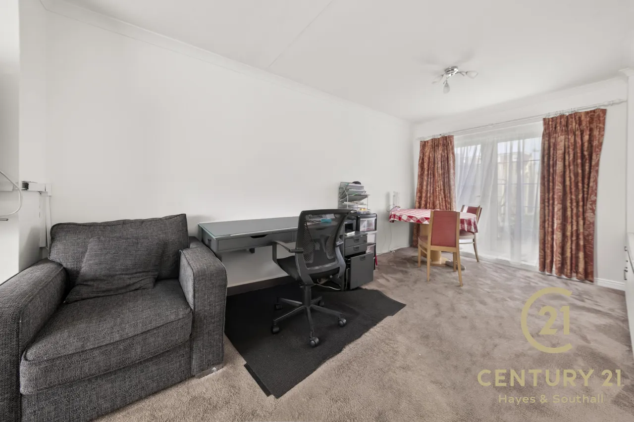 Regent Avenue, UB10, photo 3