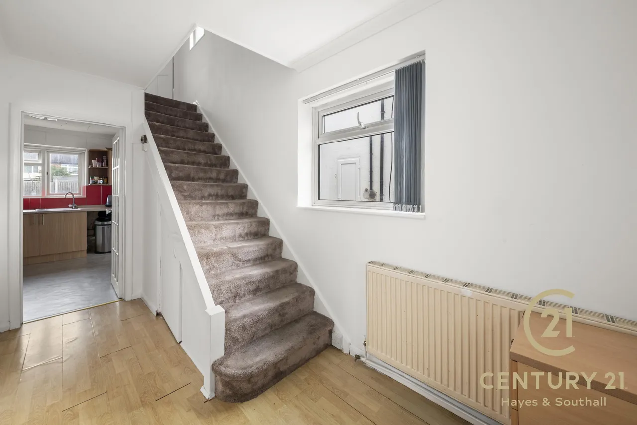 Regent Avenue, UB10, photo 8