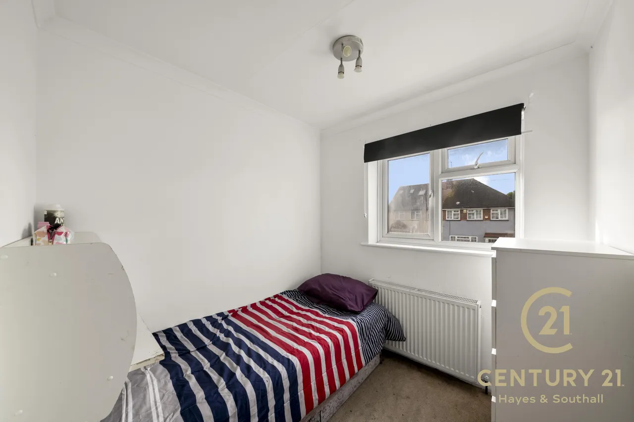 Regent Avenue, UB10, photo 13