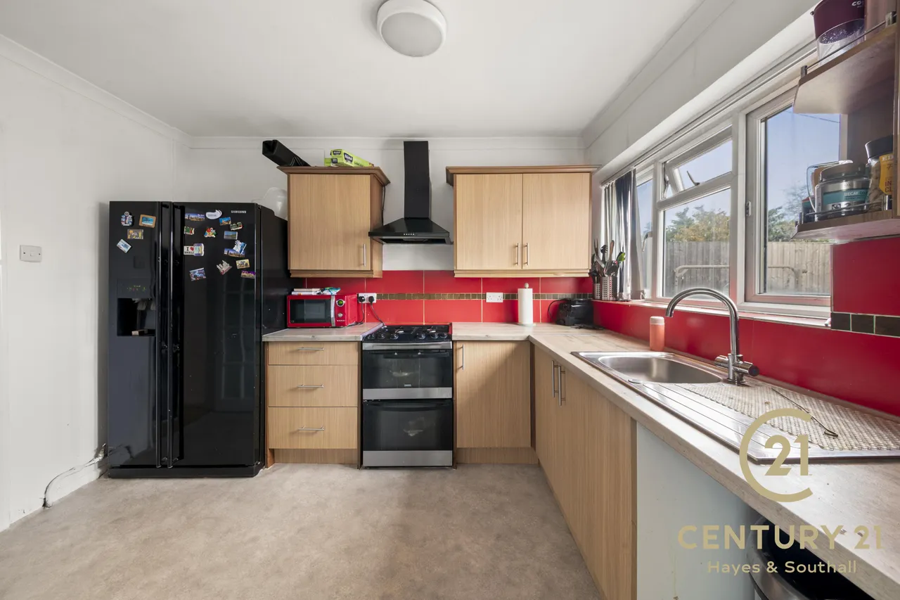Regent Avenue, UB10, photo 5