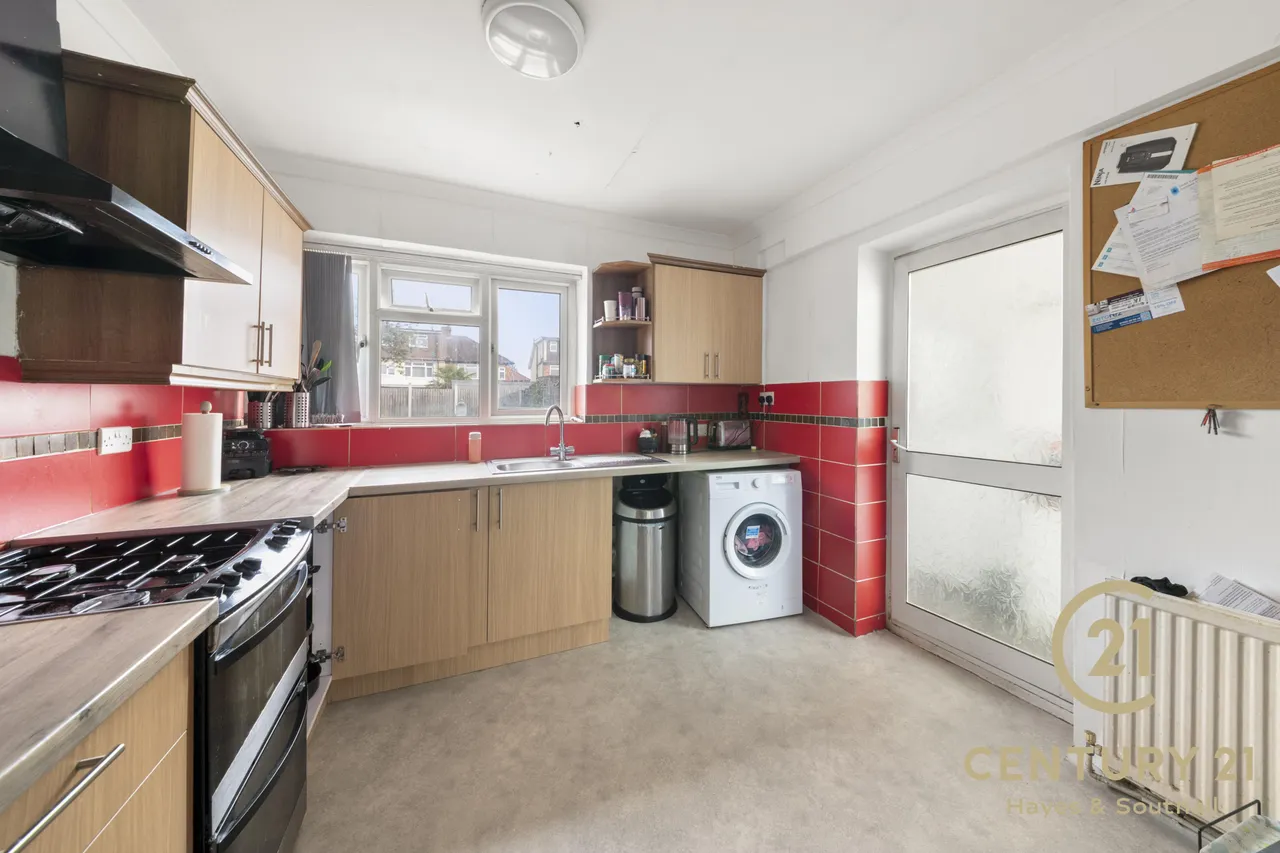 Regent Avenue, UB10, photo 6