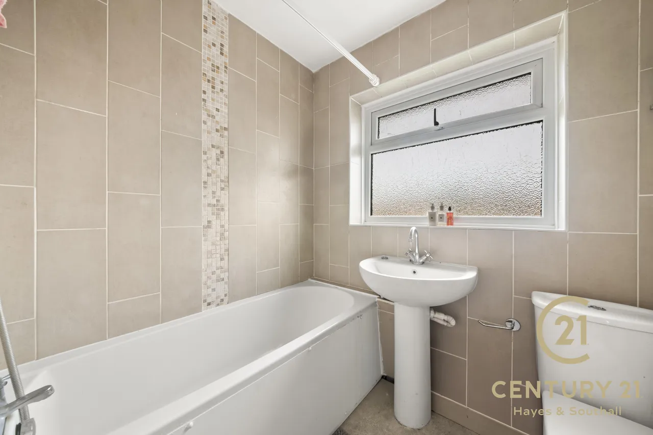 Regent Avenue, UB10, photo 14
