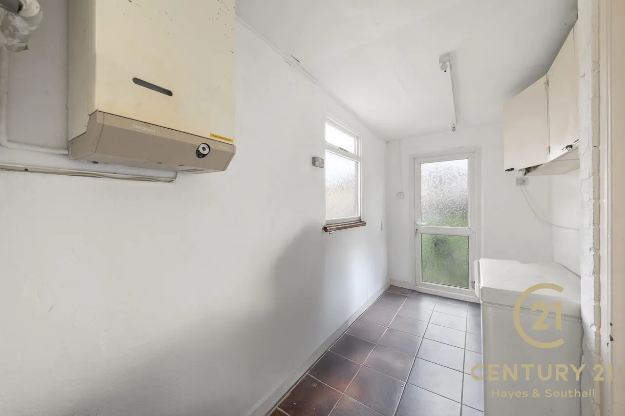 Regent Avenue, UB10, photo 15