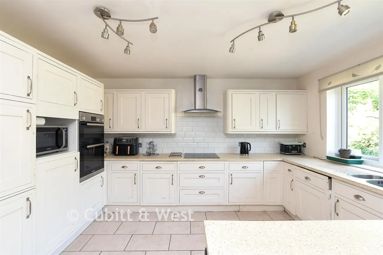 Smallfield Road, Horley, RH6, photo 4