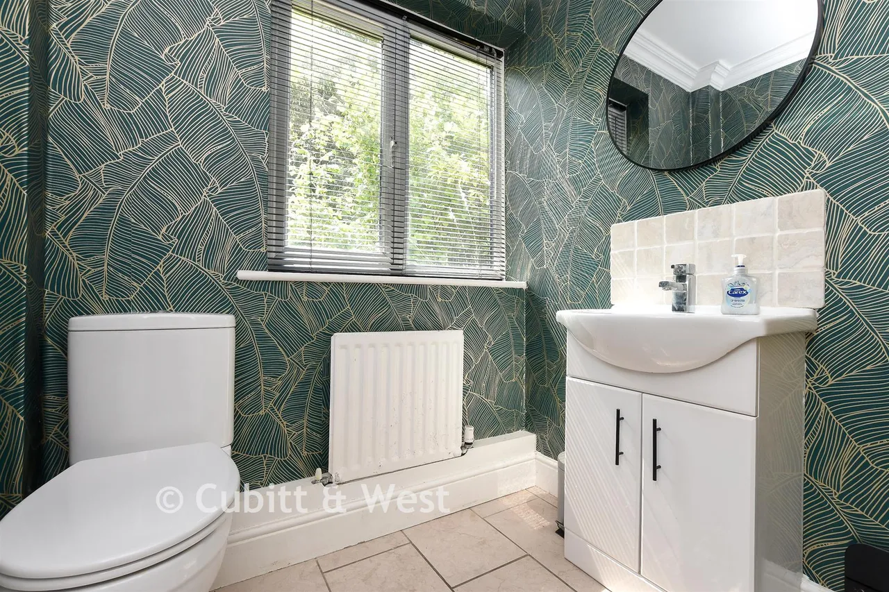 Smallfield Road, Horley, RH6, photo 8