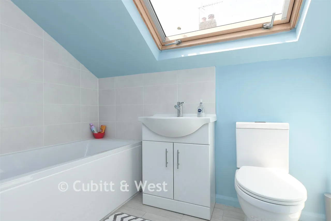 Smallfield Road, Horley, RH6, photo 16