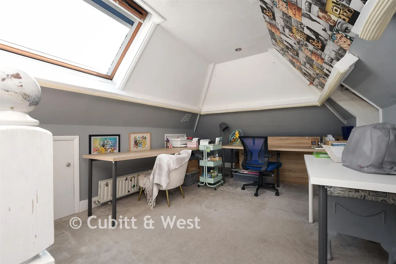 Smallfield Road, Horley, RH6, photo 15
