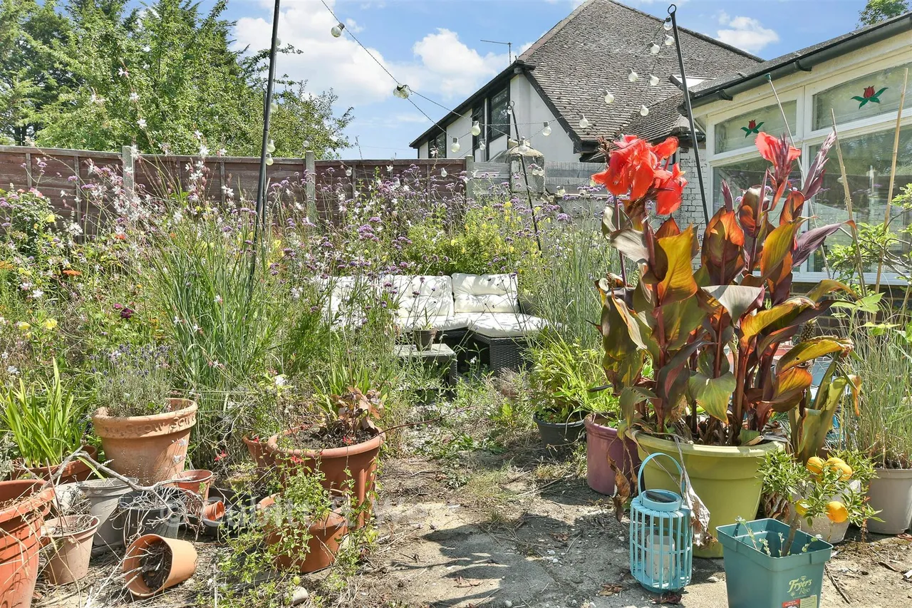 Smallfield Road, Horley, RH6, photo 19