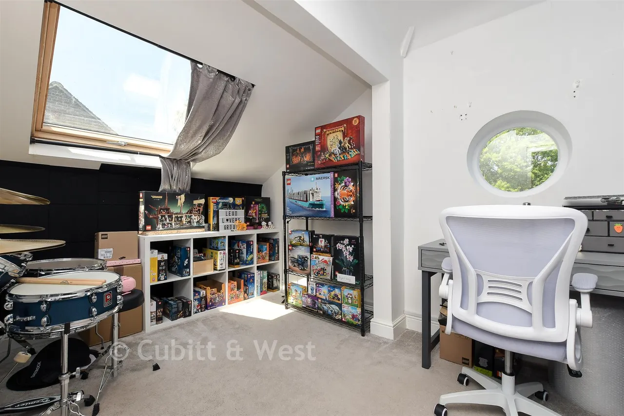 Smallfield Road, Horley, RH6, photo 14