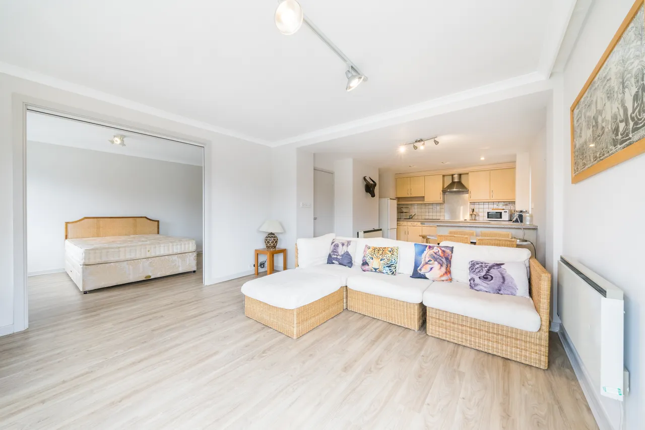 Upper Thames Street, London, EC4V, photo 7