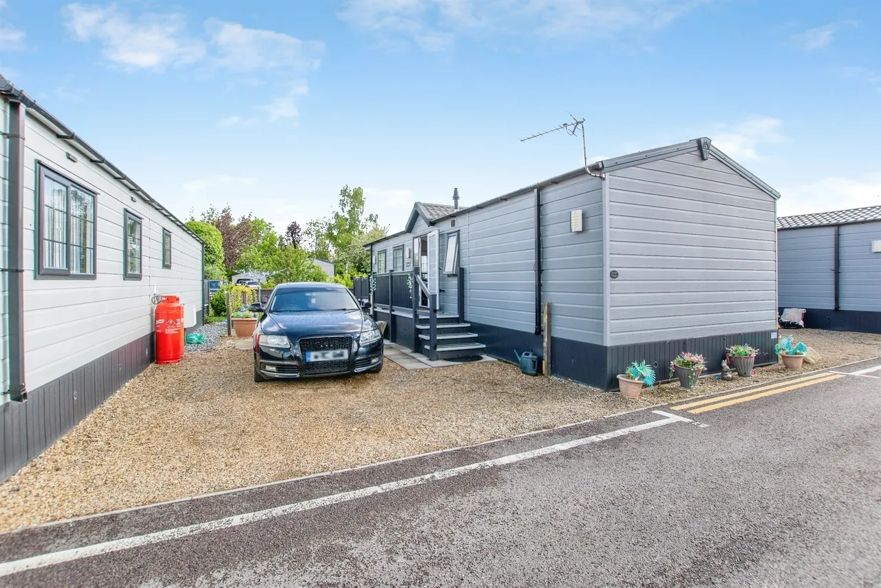 2 bed lodge for sale, Frostley Gate, Holbeach, PE12