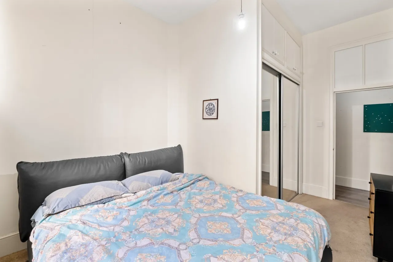 Hammersmith Road, London, W14, photo 6