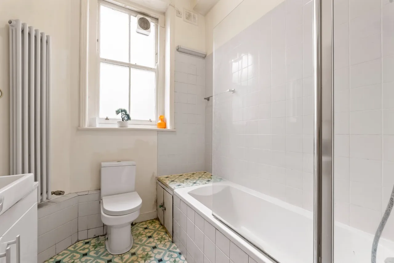 Hammersmith Road, London, W14, photo 7