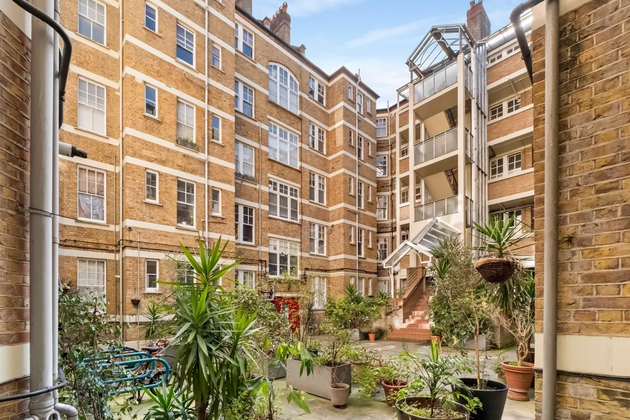 2 bed flat for sale, Hammersmith Road, London, W14
