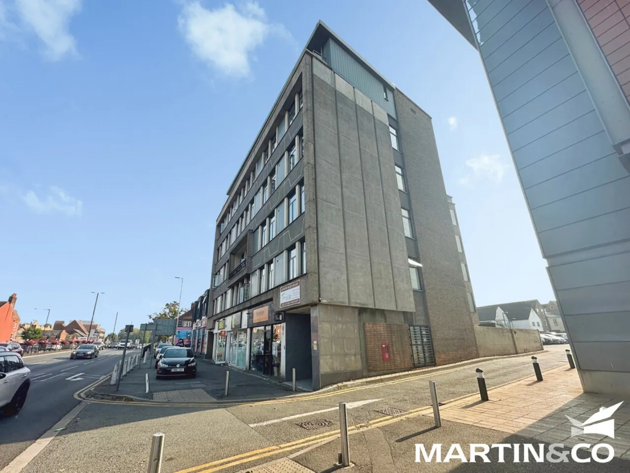 2 bed flat to rent, Friars House, Parkway, CM2