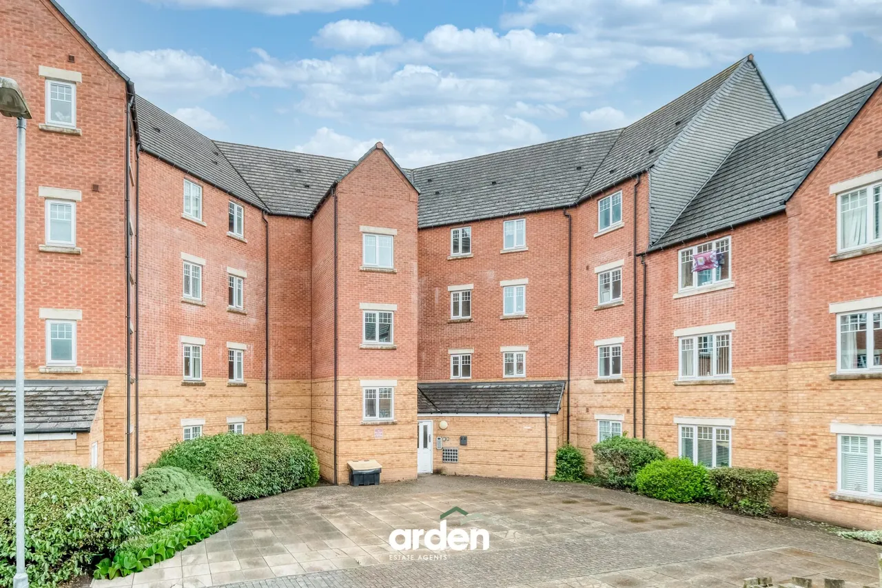 2 bed flat for sale, Hedgerow Close, Redditch, B98
