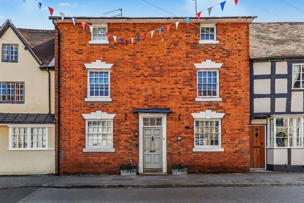 2 bed house for sale — Henley Street, Alcester, B49