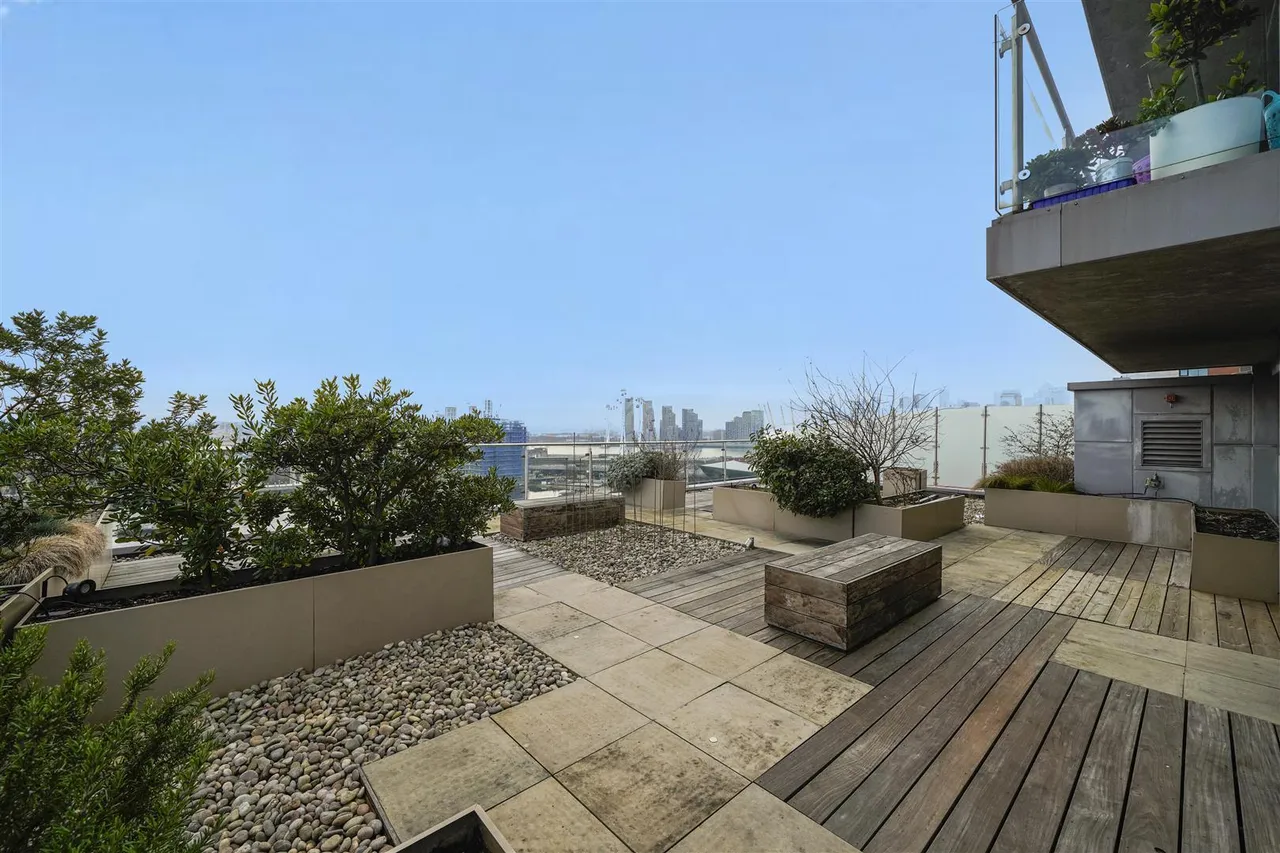 Western Gateway, Royal Victoria Dock, E16, photo 3