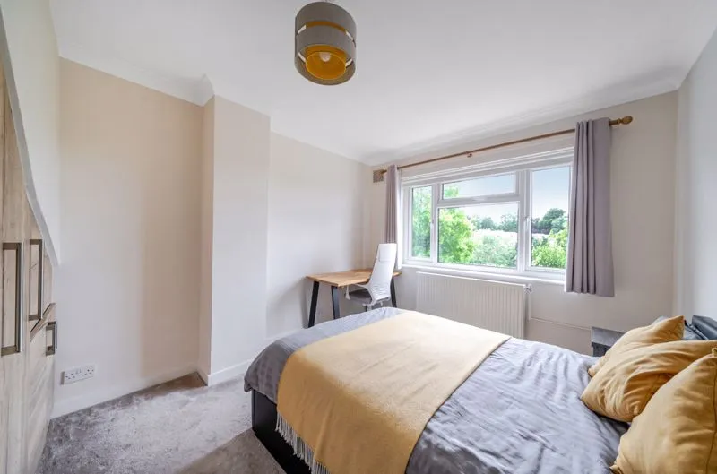 Coulsdon Road, Coulsdon CR5 2LB, photo 10