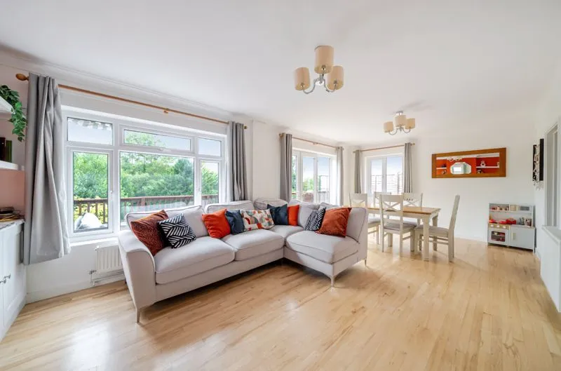 Coulsdon Road, Coulsdon CR5 2LB, photo 4