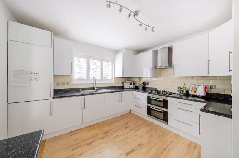 Coulsdon Road, Coulsdon CR5 2LB, photo 5