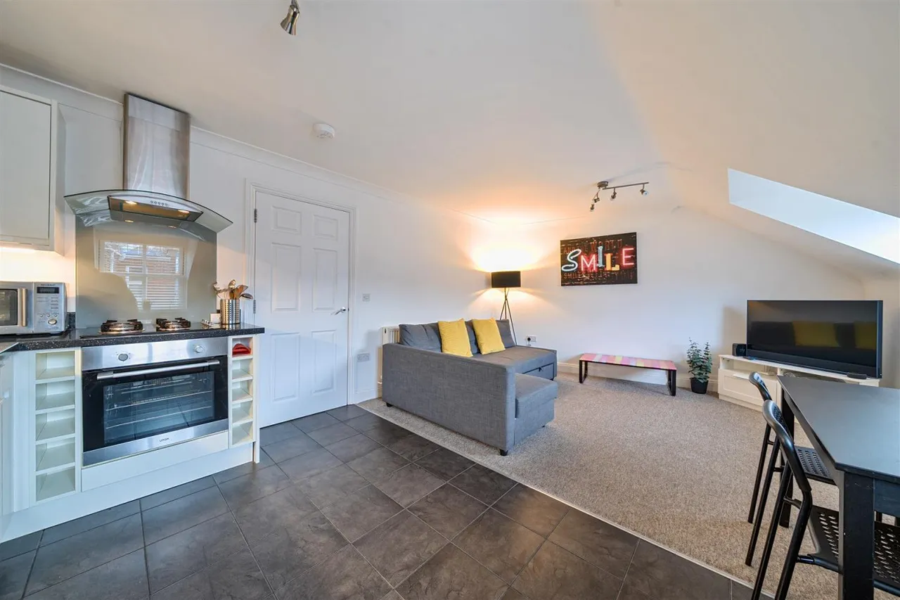 Kings Road East, BH19, photo 2