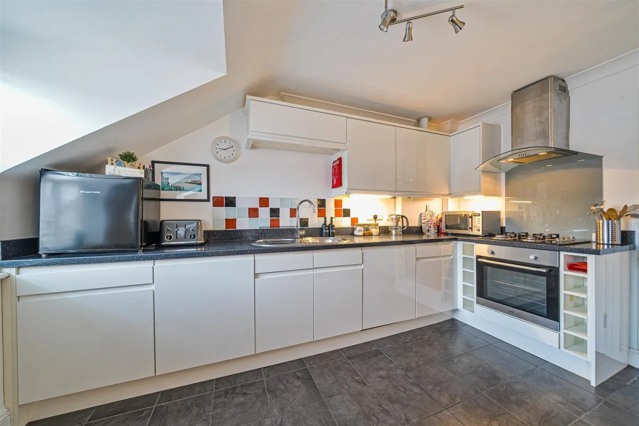 Kings Road East, BH19, photo 5