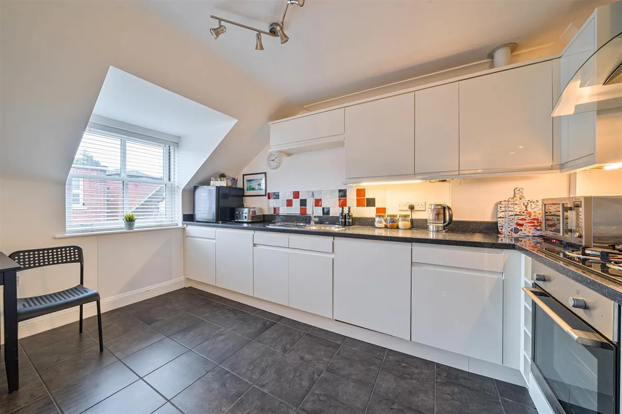 Kings Road East, BH19, photo 3
