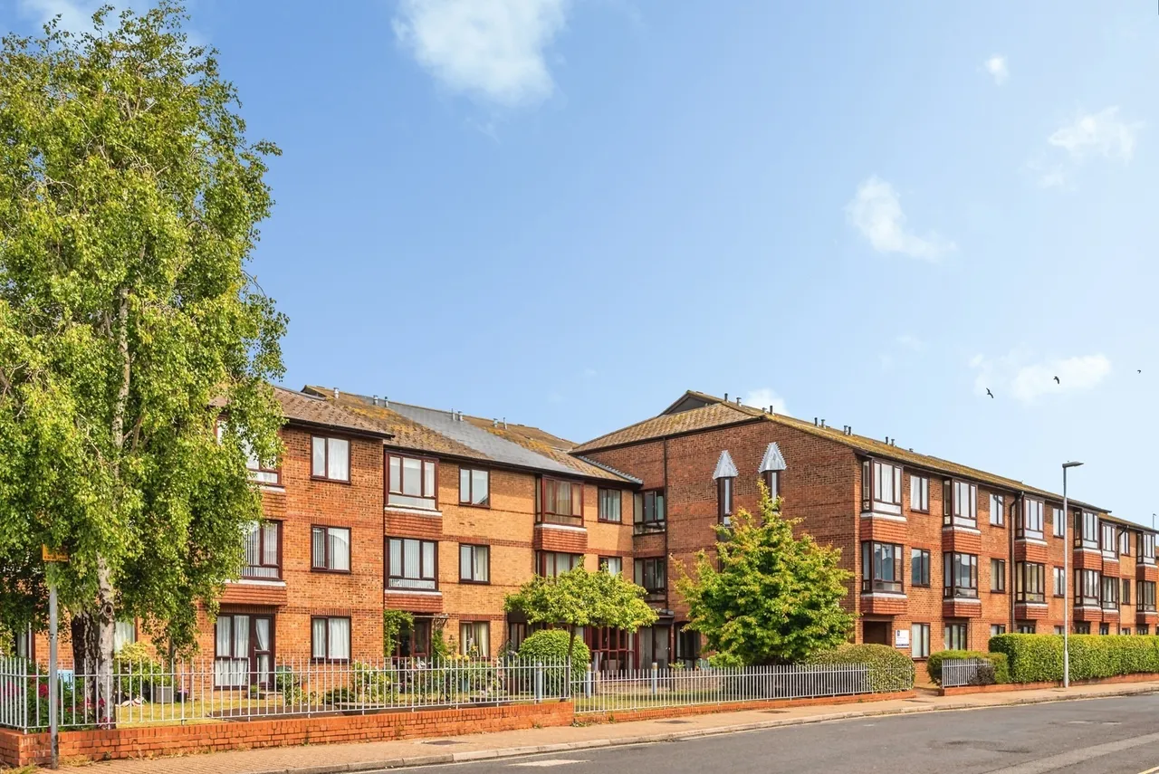 Broadwater Street East, BN14, photo 2