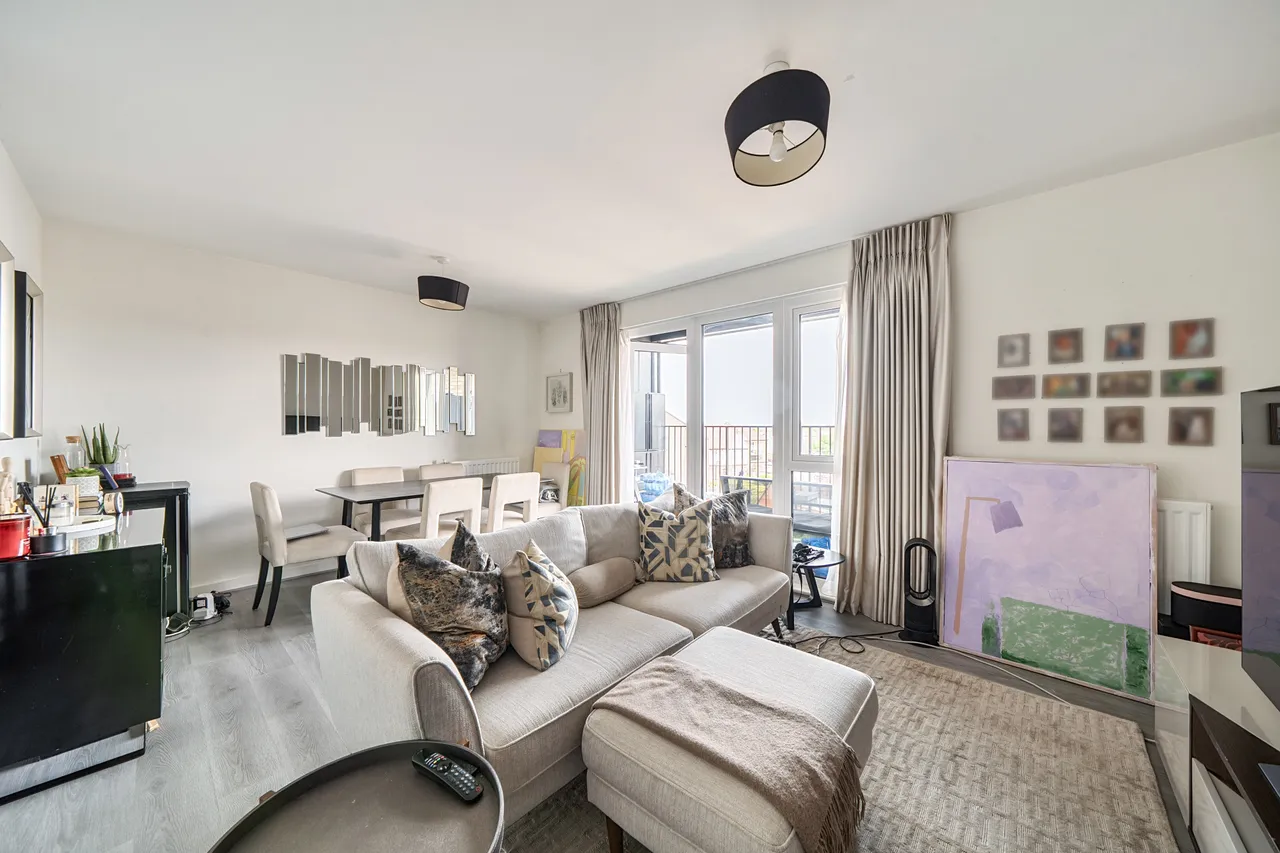 3 bed flat for sale — Flat 36, Coleby House, 2 Woodley Crescent, London