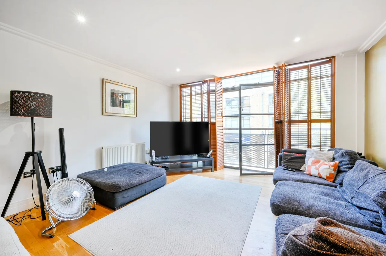 Brentford, TW8, photo 8