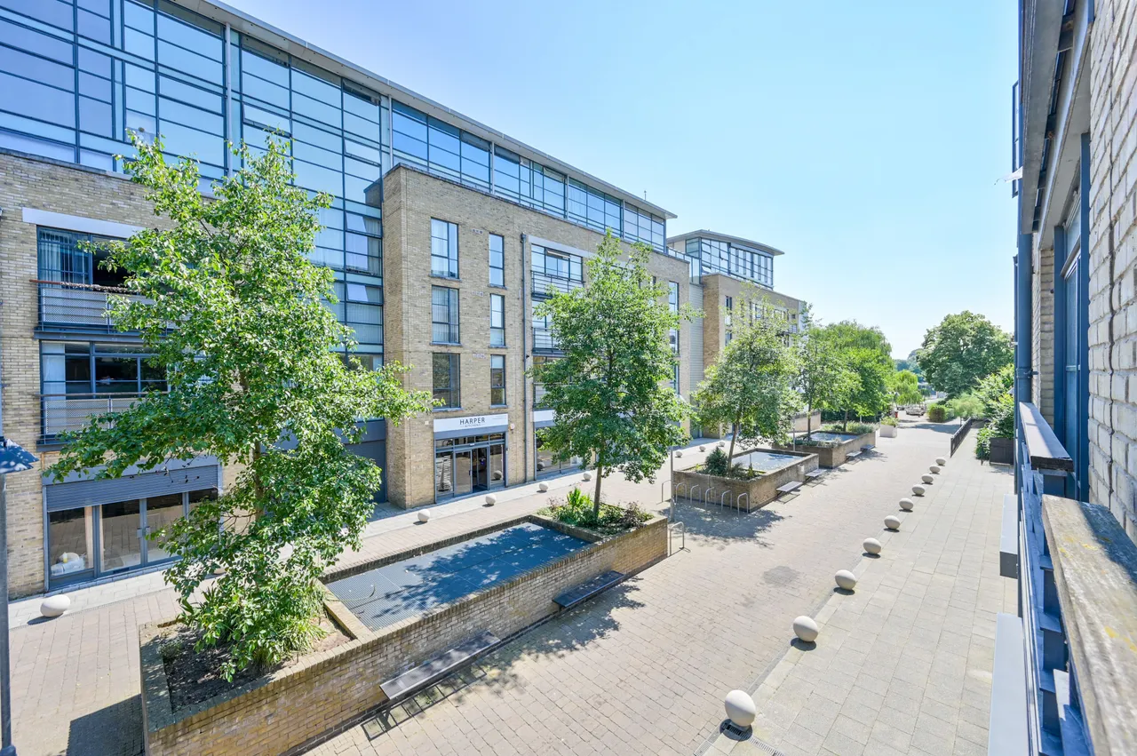 2 bed flat to rent, Brentford, TW8