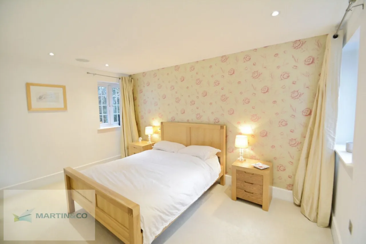 Woodham Place, KT15, photo 5