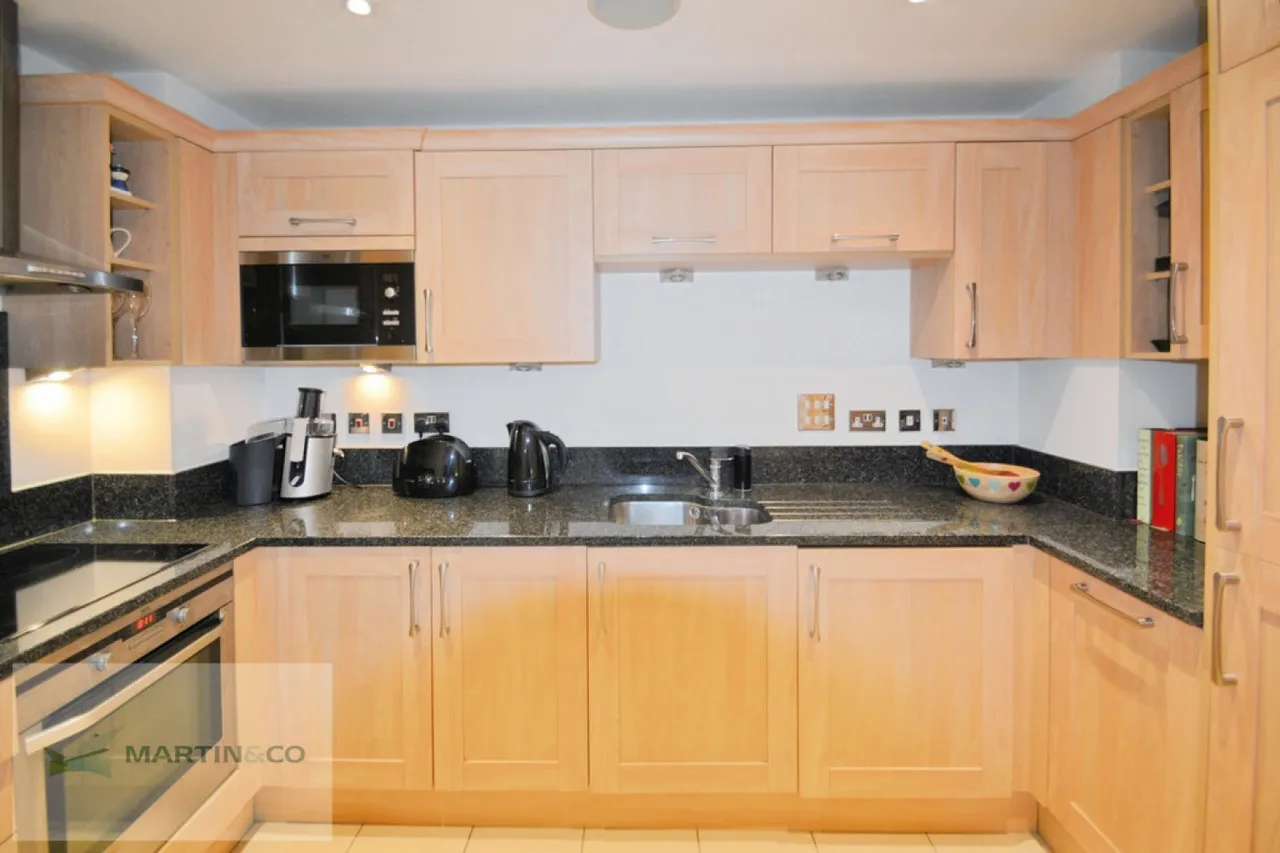 Woodham Place, KT15, photo 4