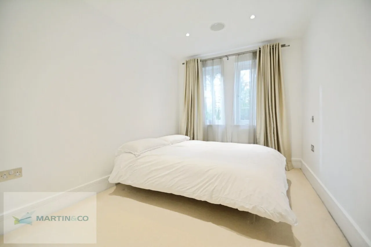 Woodham Place, KT15, photo 11