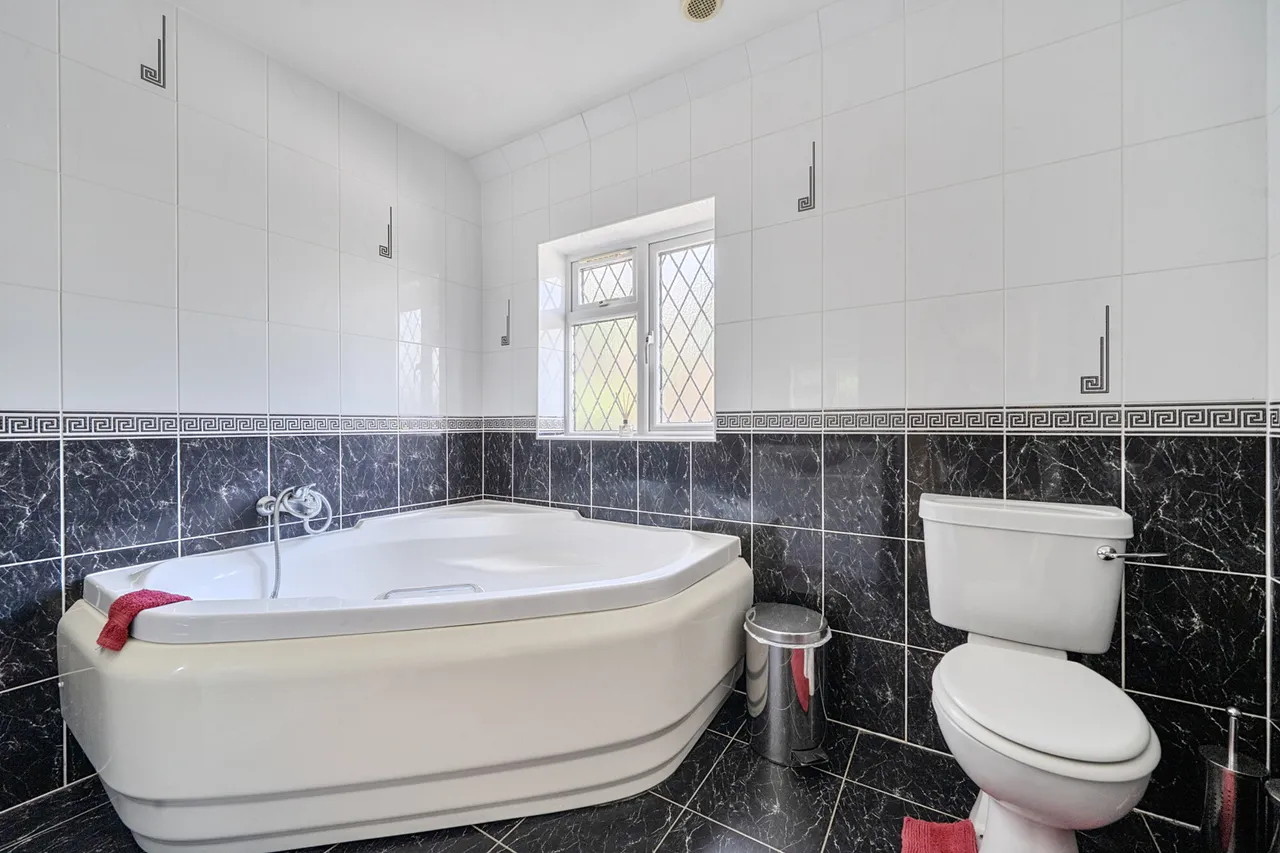 Hillside Close, Chalfont St. Peter, SL9, photo 14