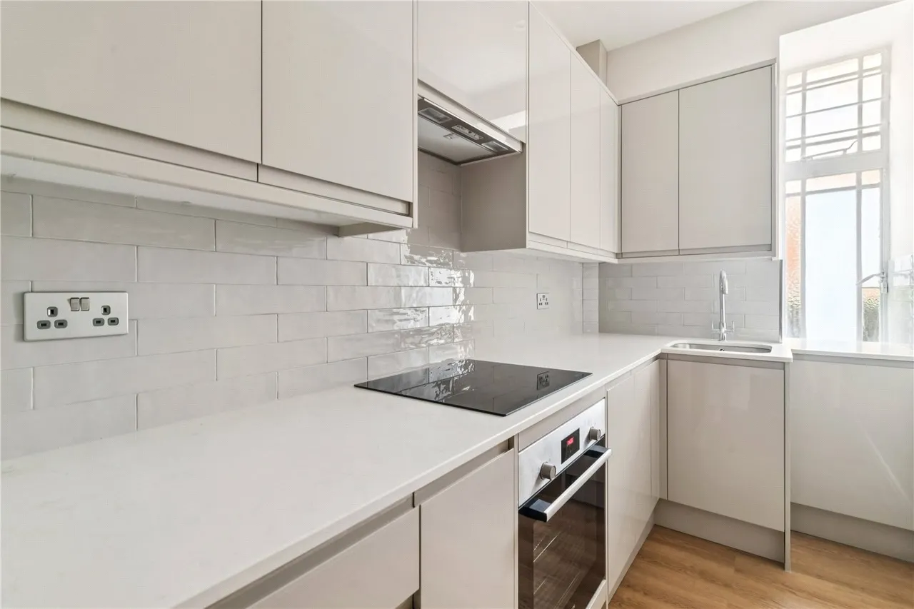 Arthur Court, Queensway, W2, photo 3