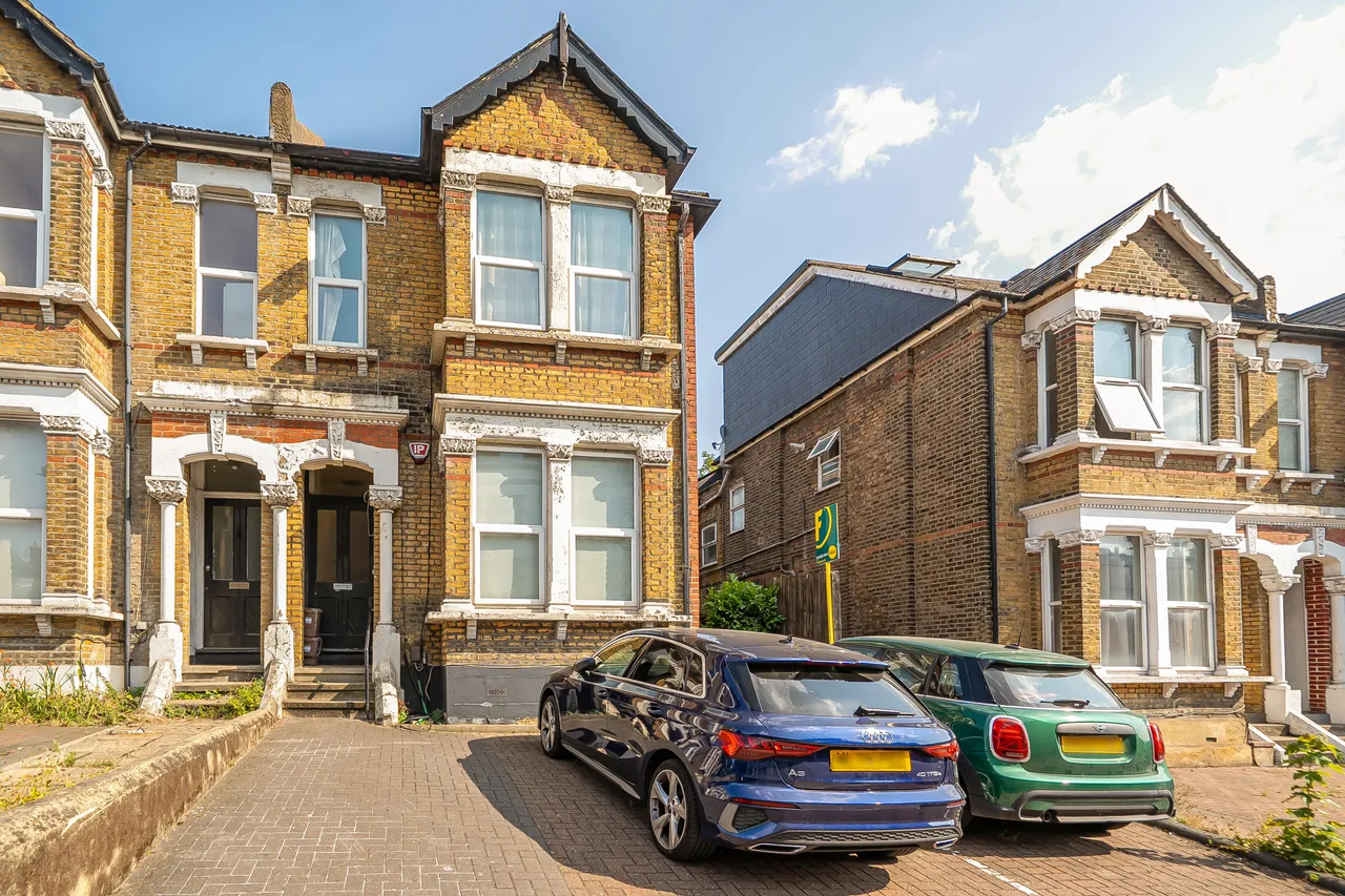 2 bed flat for sale — Flat 2, 54 Station Road, London